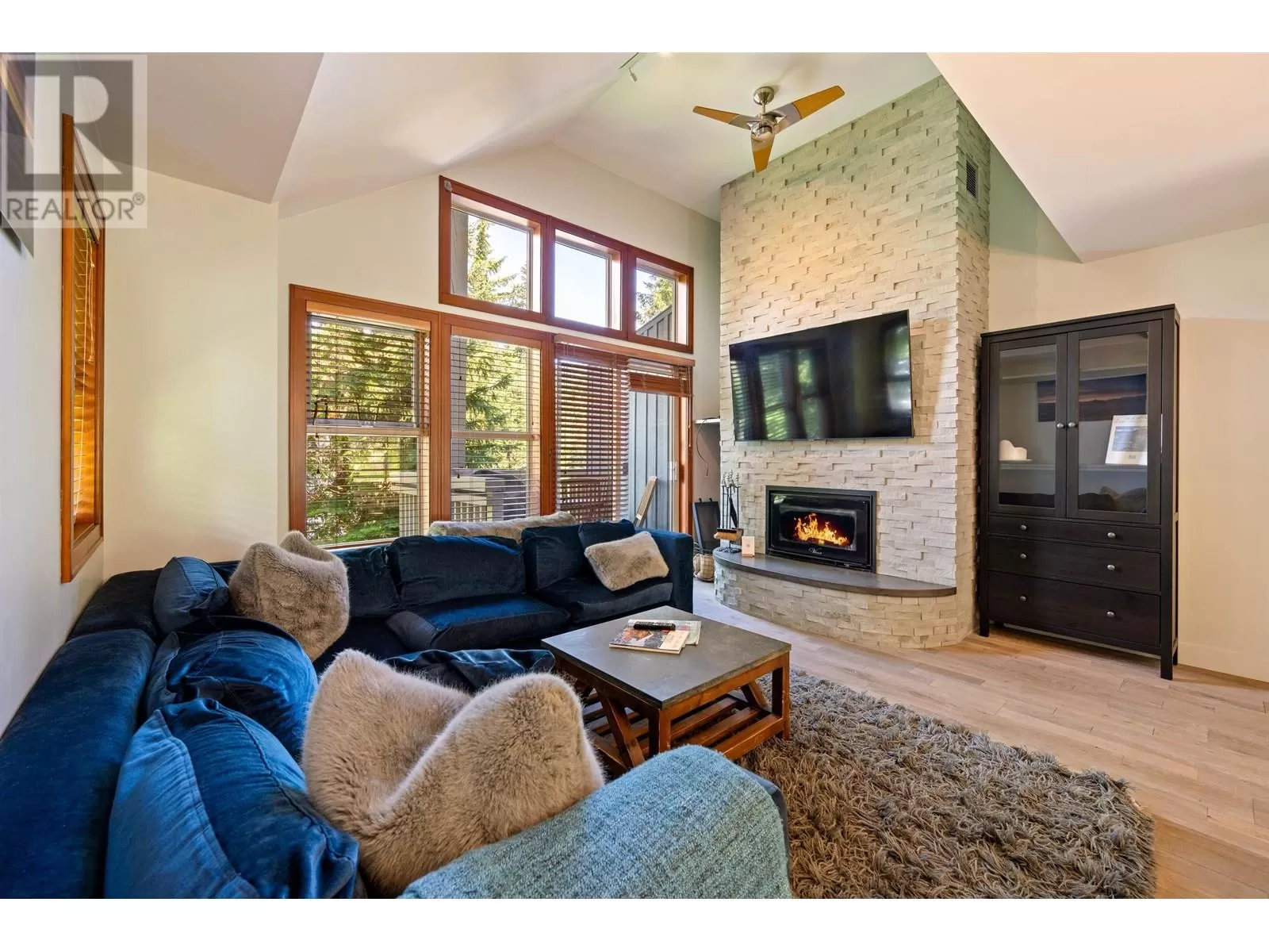 Row / Townhouse for rent: 4 4661 Blackcomb Way, Whistler, British Columbia V8E 0Z1