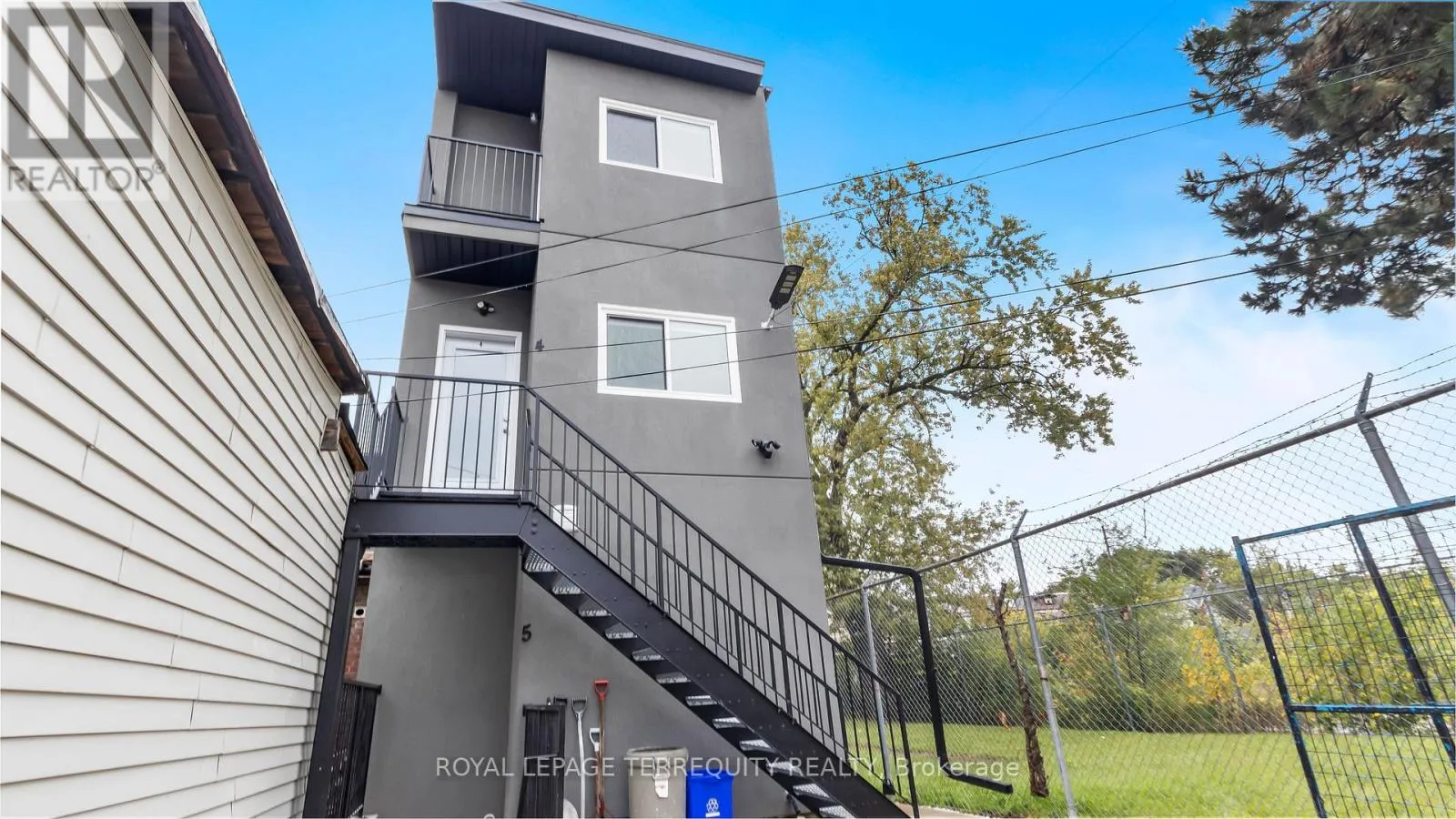 Row / Townhouse for rent: 4 - 646 Lansdowne Avenue, Toronto, Ontario M6H 3Y7