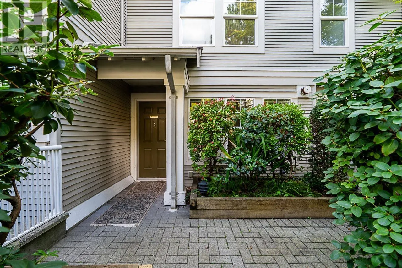 Row / Townhouse for rent: 4 7179 18th Avenue, Burnaby, British Columbia V3N 1H2