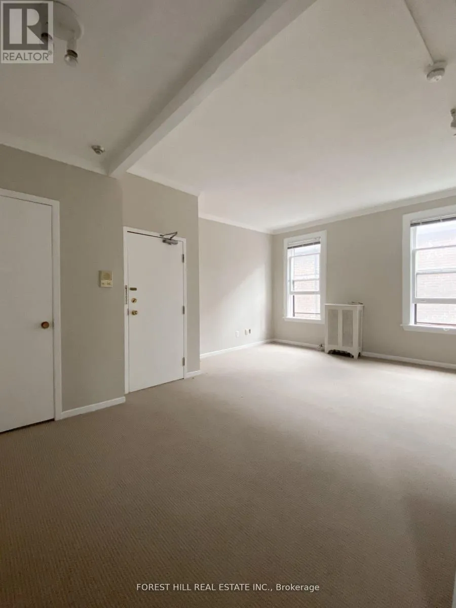 Other for rent: 4 - 72 Walmer Road, Toronto, Ontario M5R 2X7