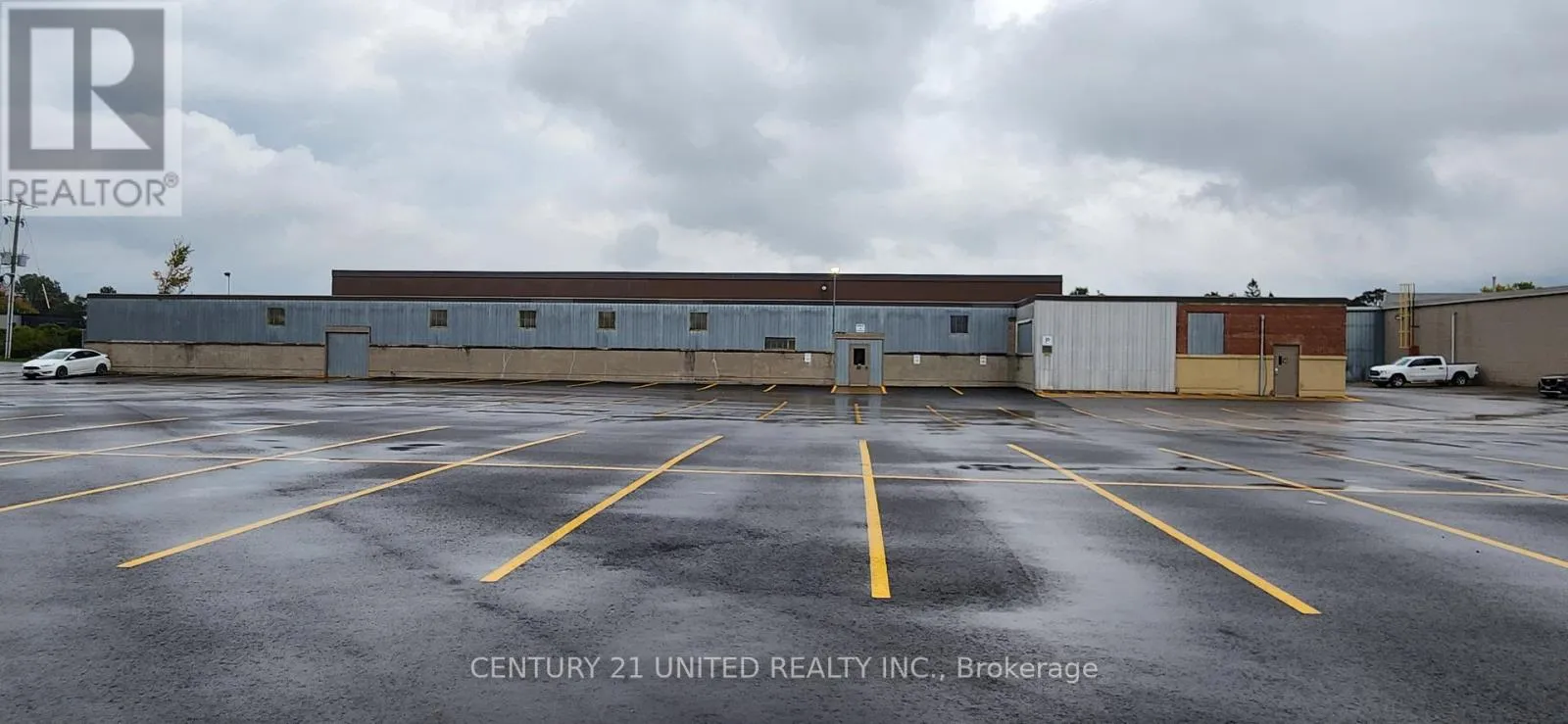 Warehouse for rent: 4 - 739 Monaghan Road, Peterborough, Ontario K9J 5J9