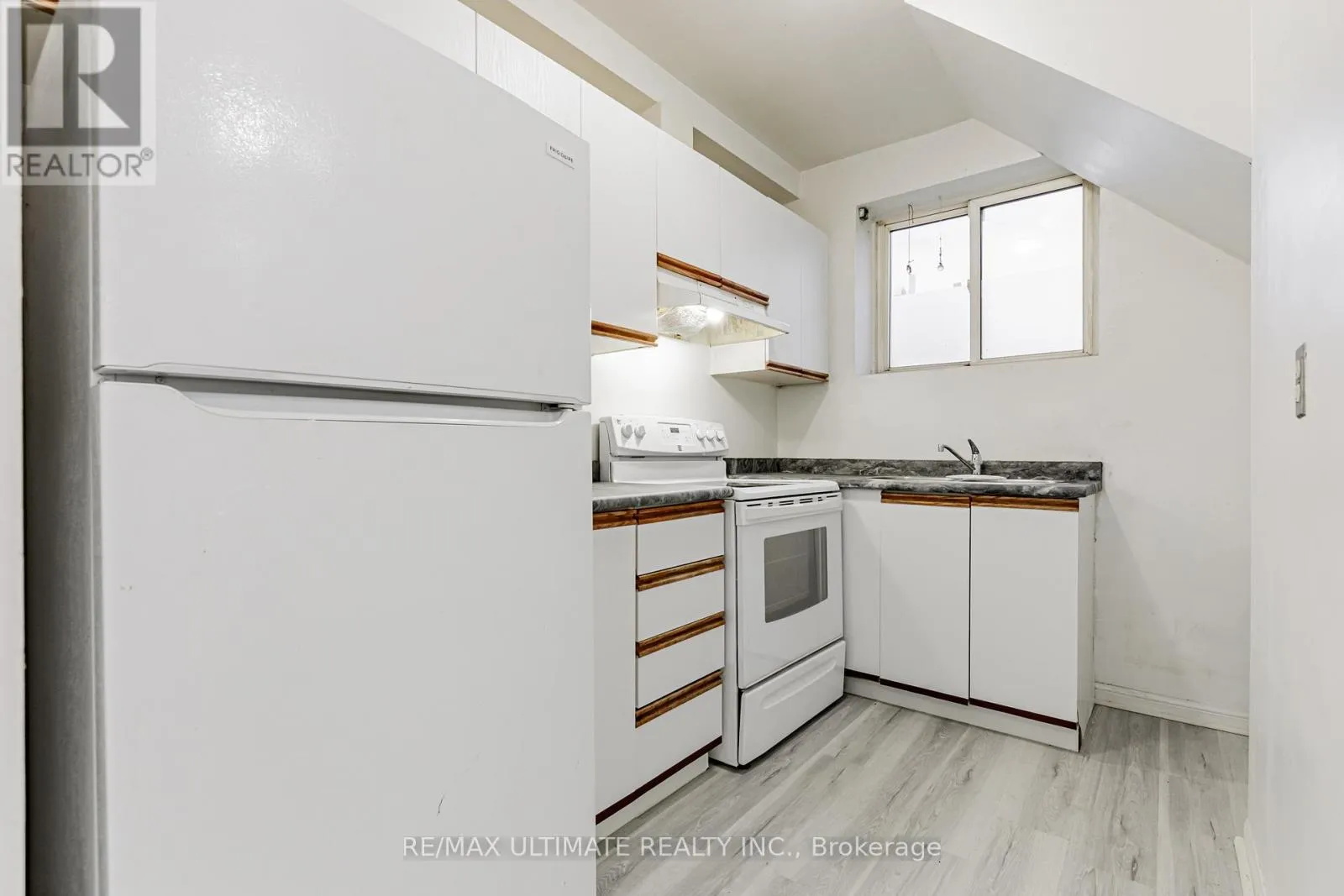 Residential Commercial Mix for rent: 4 - 966 Queen Street E, Toronto, Ontario M4M 1K1