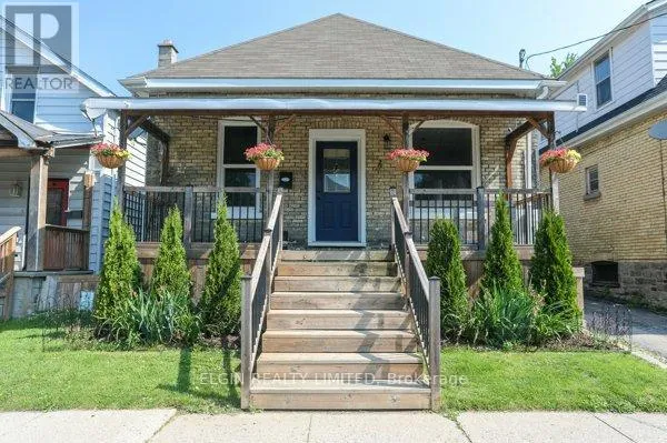 House for rent: 4 Antrim Street, St. Thomas, Ontario N5P 1S3