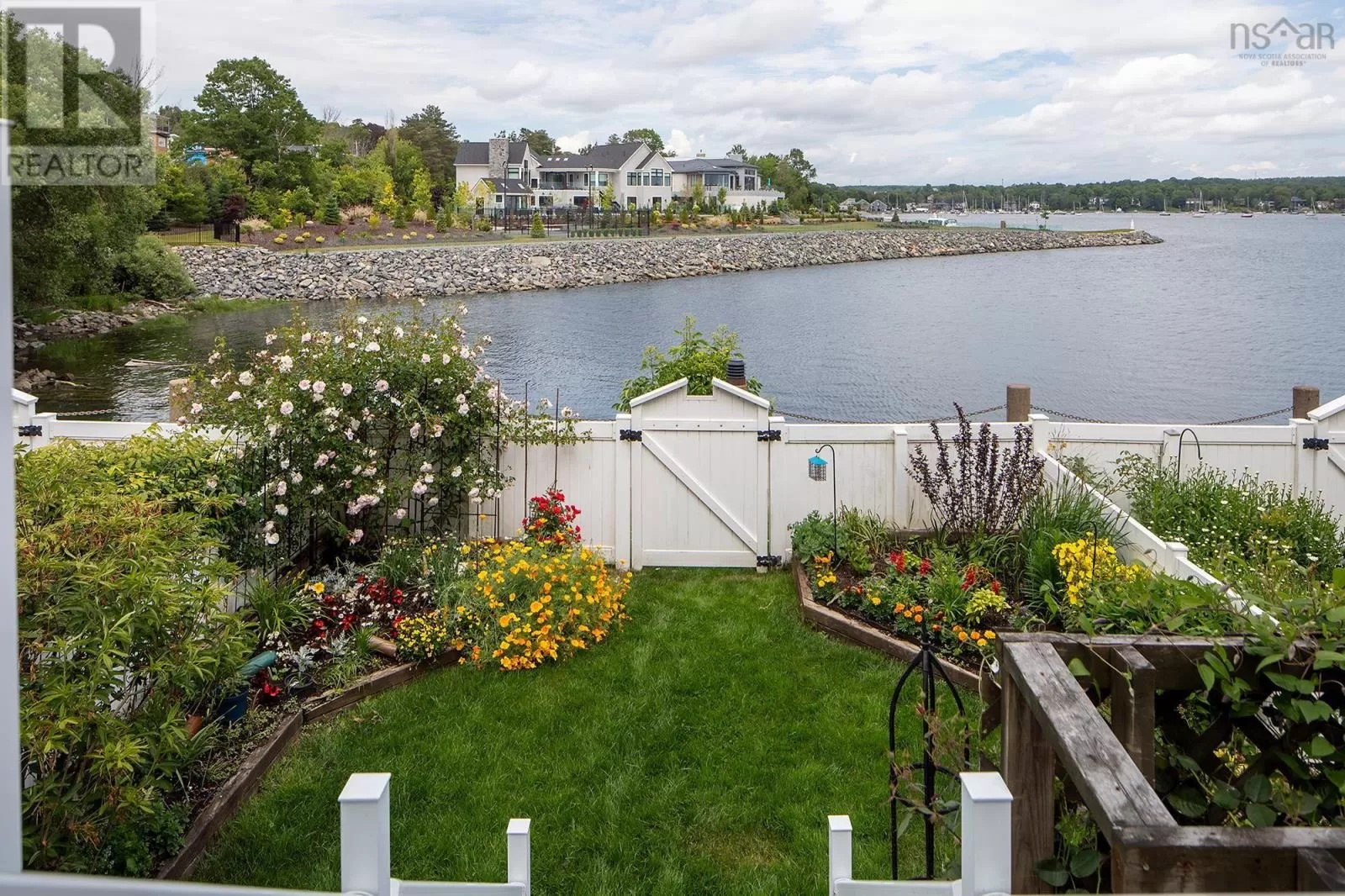 Row / Townhouse for rent: 4 Arthur Lismer Court, Bedford, Nova Scotia B4A 4B4