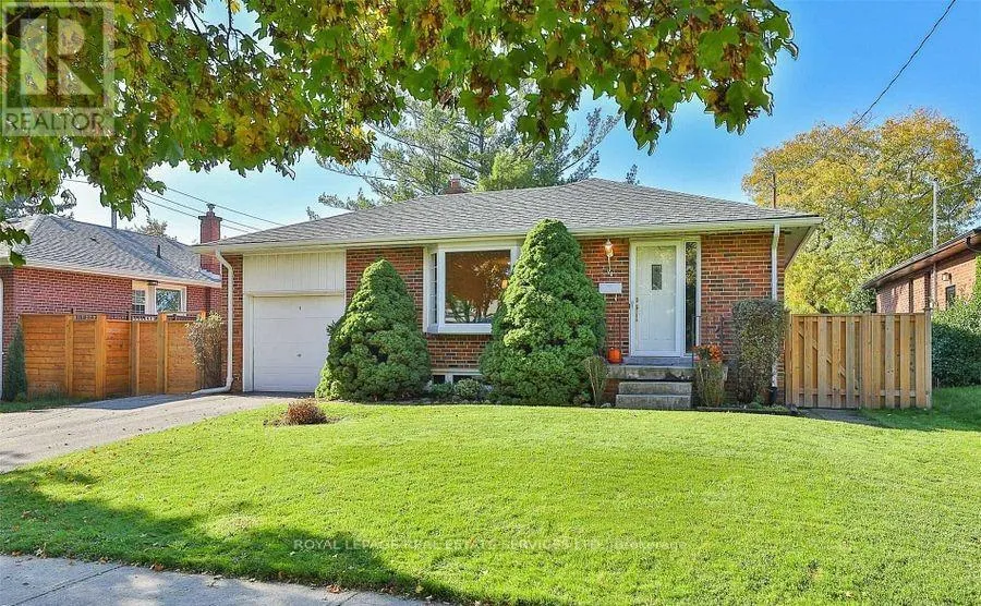 House for rent: 4 Beaver Bend Crescent, Toronto, Ontario M9B 5P8