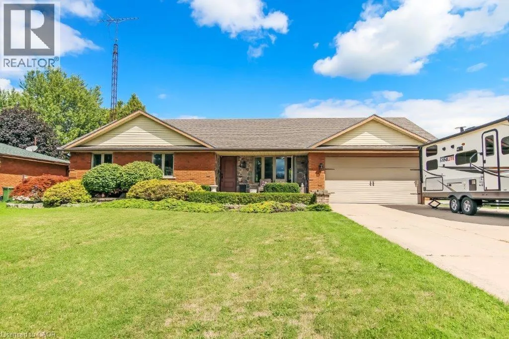 House for rent: 4 Donjon Boulevard, Port Dover, Ontario N0A 1N7