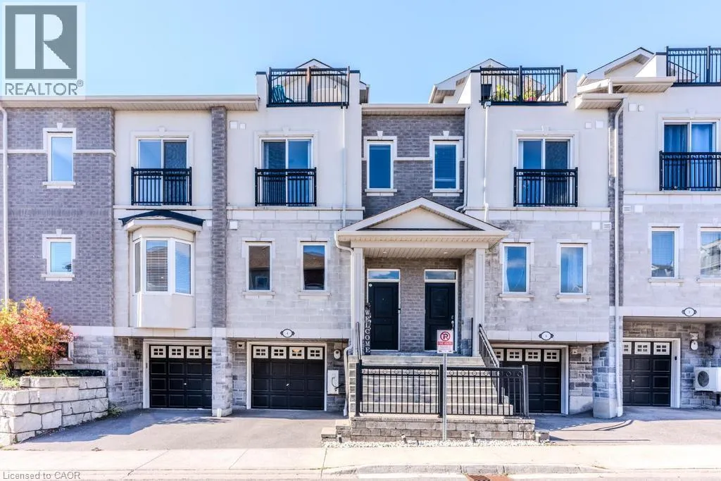 Row / Townhouse for rent: 4 Dunsley Way, Whitby, Ontario L1N 0L5