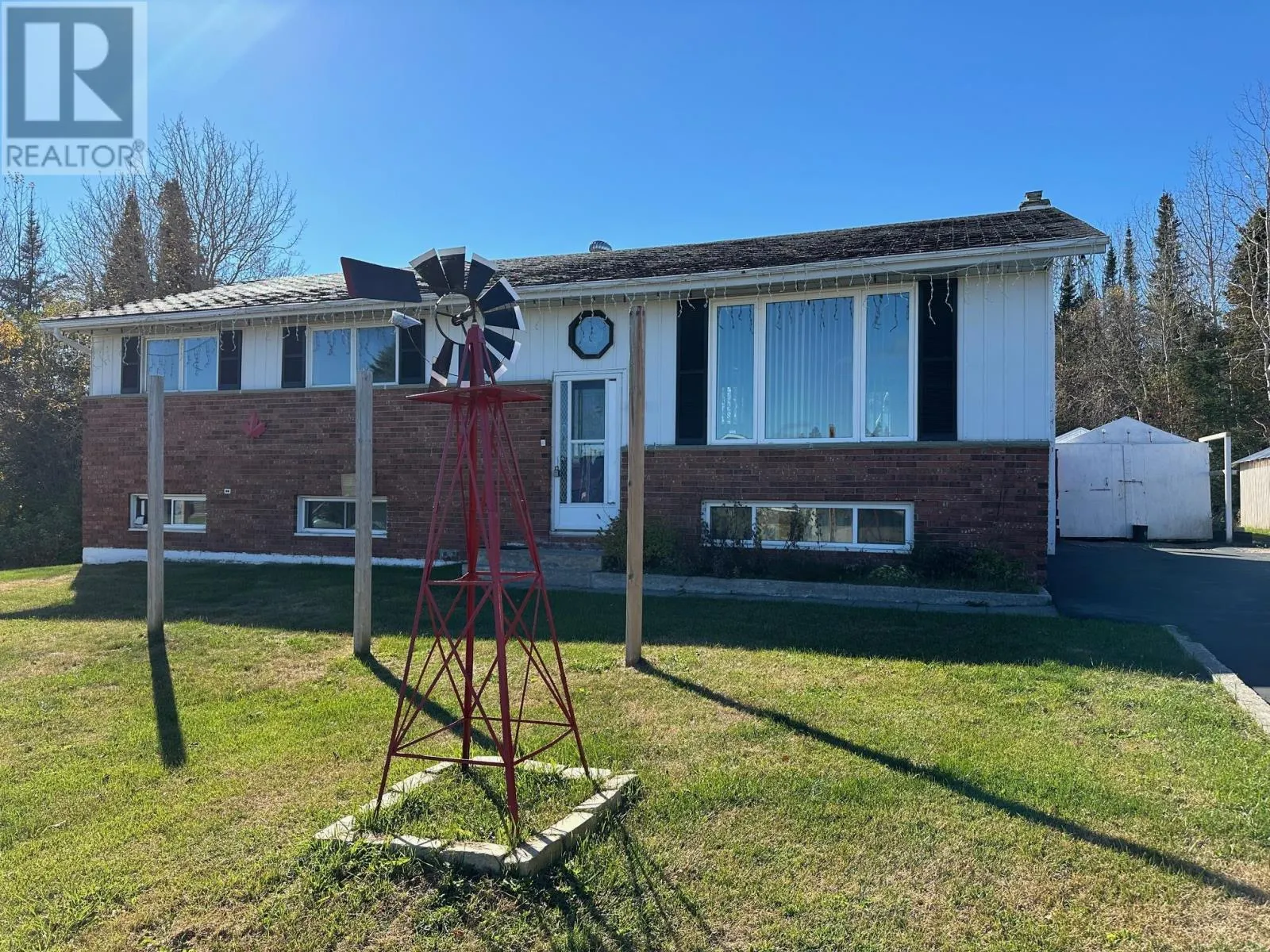 4 East Grove Cres, Terrace Bay, Ontario P0T 2W0