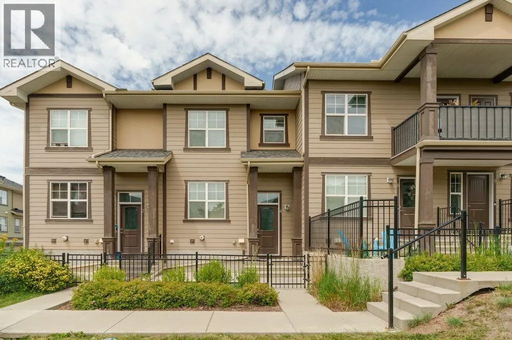 Row / Townhouse for rent: 4 Evanscrest Gardens Nw, Calgary, Alberta T3P 0S1