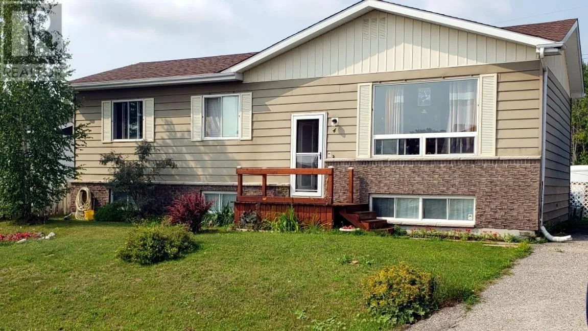 4 Fisher Ave, Manitouwadge, Ontario P0T 2C0