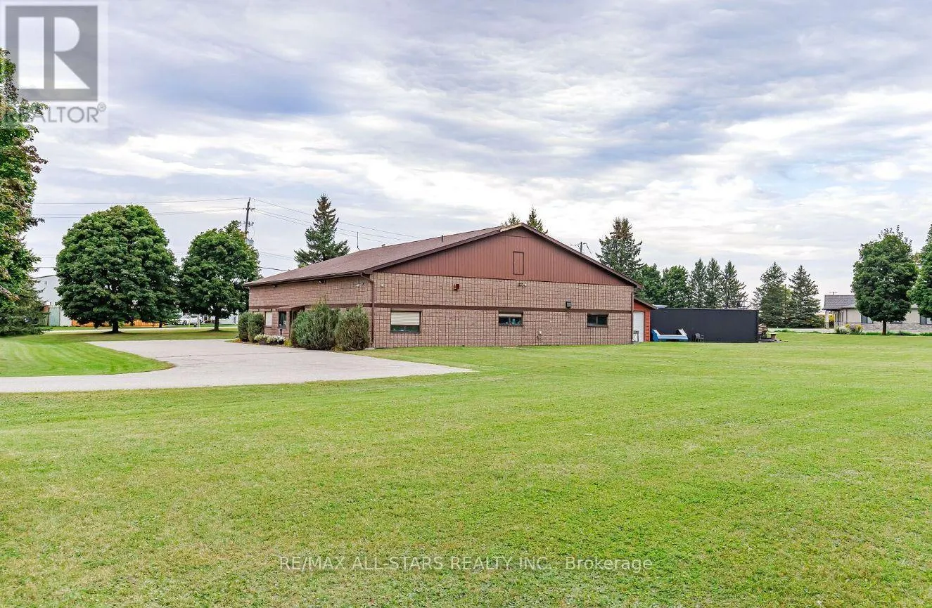 Warehouse for rent: 4 French Drive, Mono, Ontario L9W 5W1