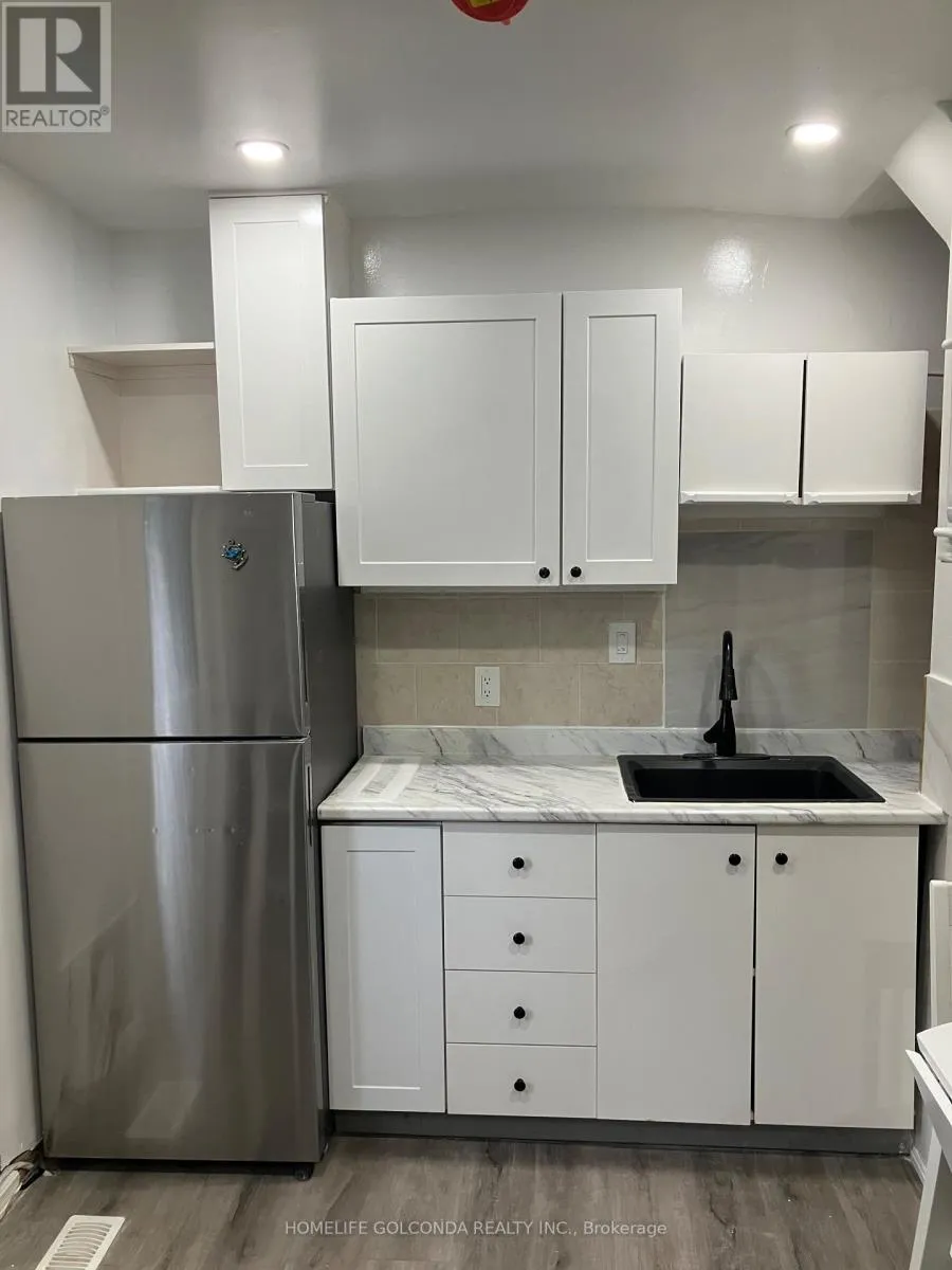 House for rent: 4 Greenock Avenue, Toronto, Ontario M1G 2Z6