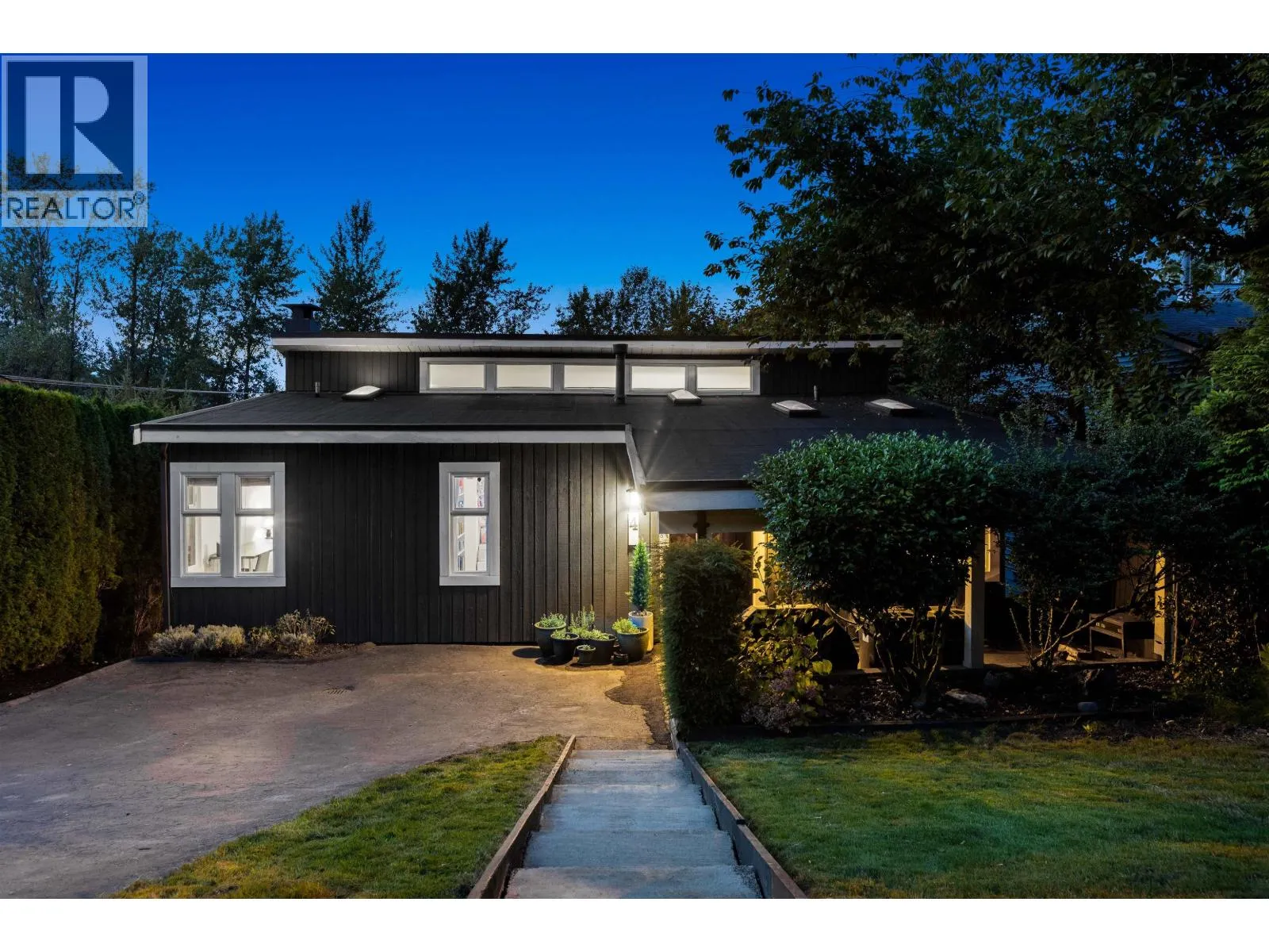 House for rent: 4 Noble Court, Port Moody, British Columbia V3H 3Z5