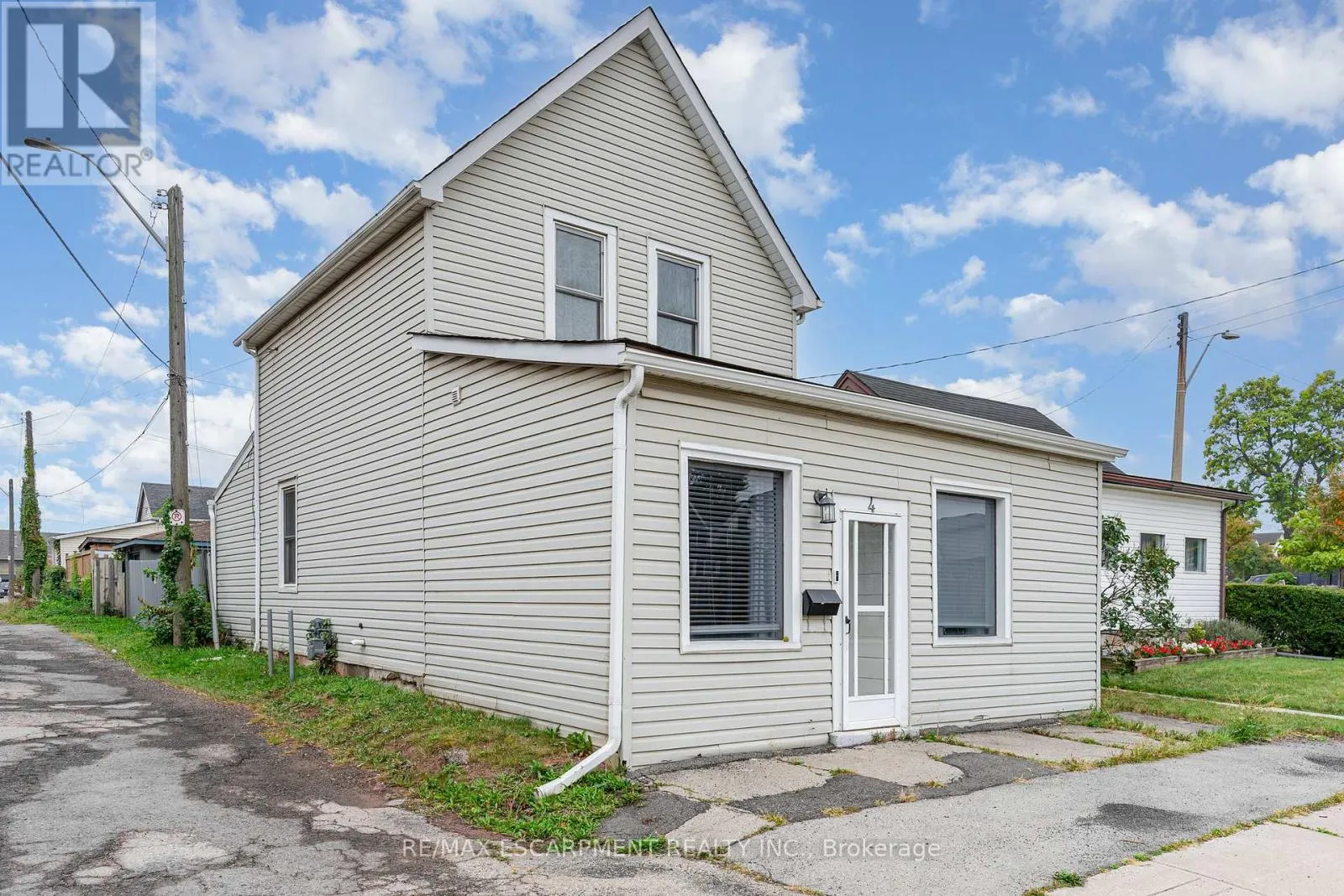 House for rent: 4 Robins Avenue, Hamilton, Ontario L8H 4M6