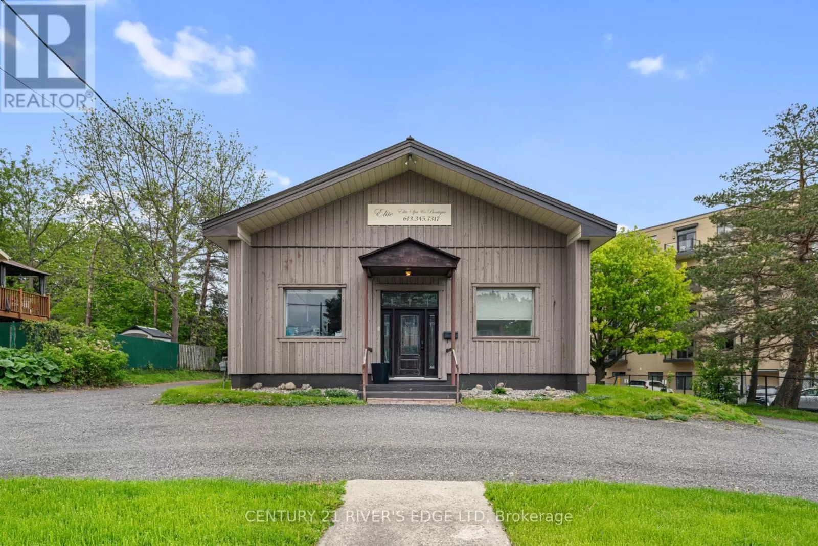 4 Schofield Avenue, Brockville, Ontario K6V 4M4