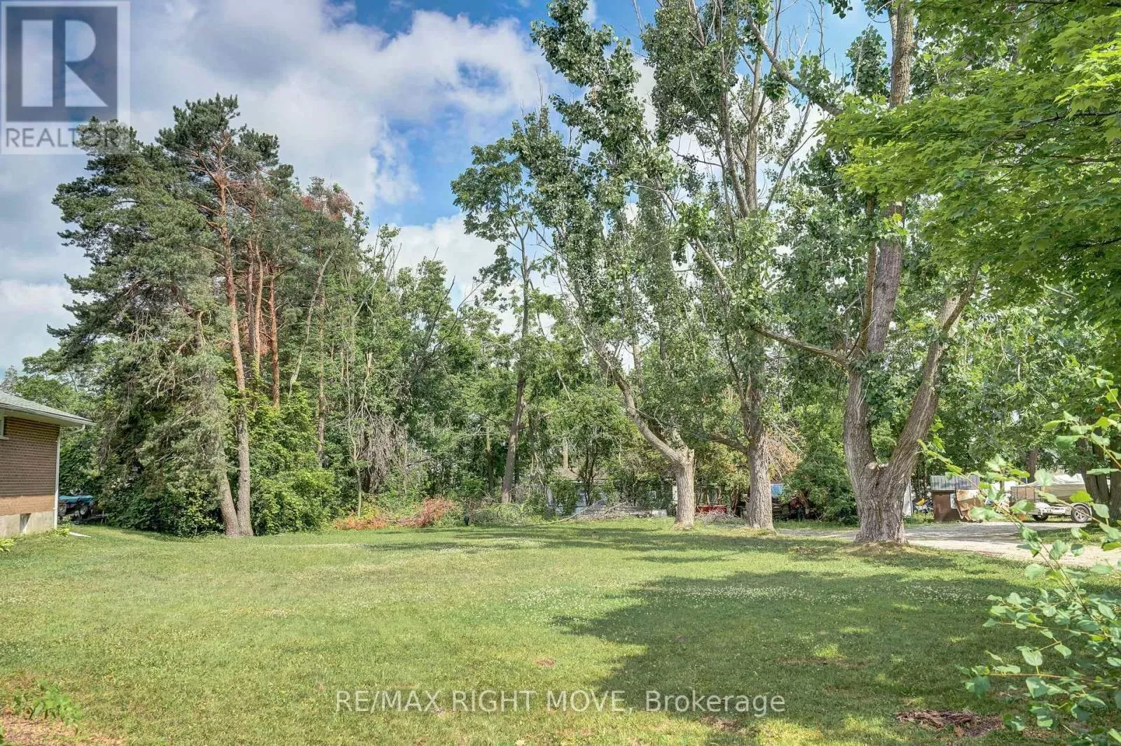 4 Skyline Drive, Orillia, Ontario L3V 3V7