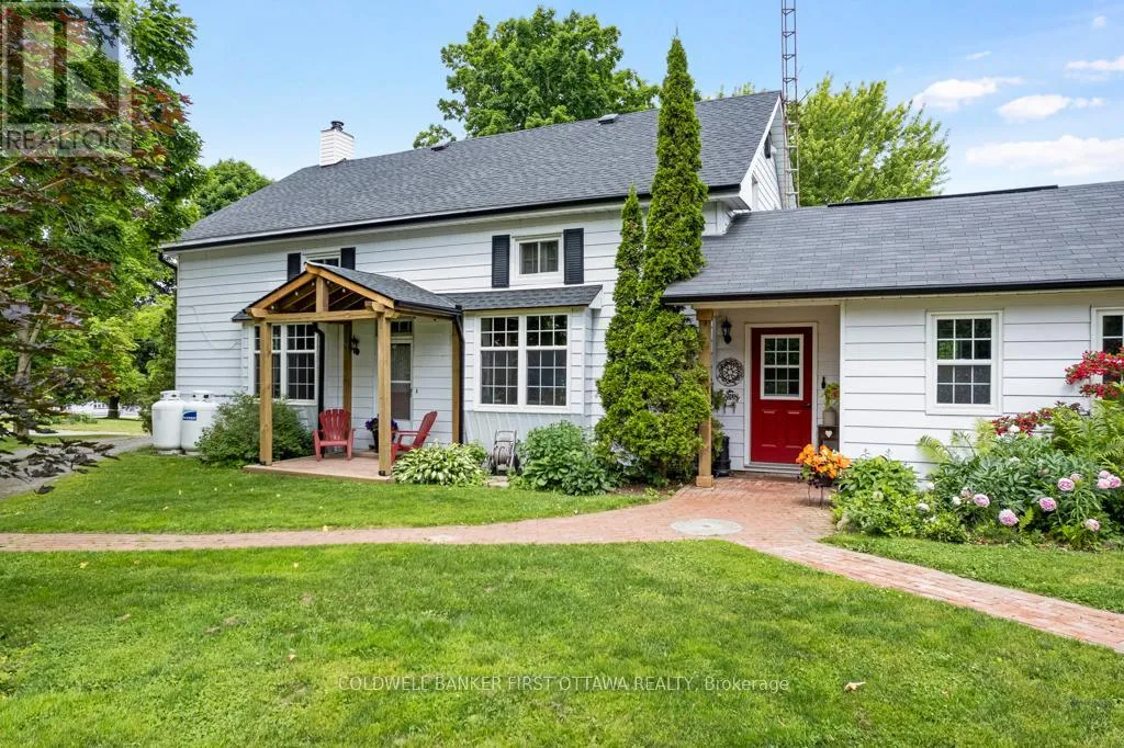 House for rent: 4 Station Road, Rideau Lakes, Ontario K0G 1V0