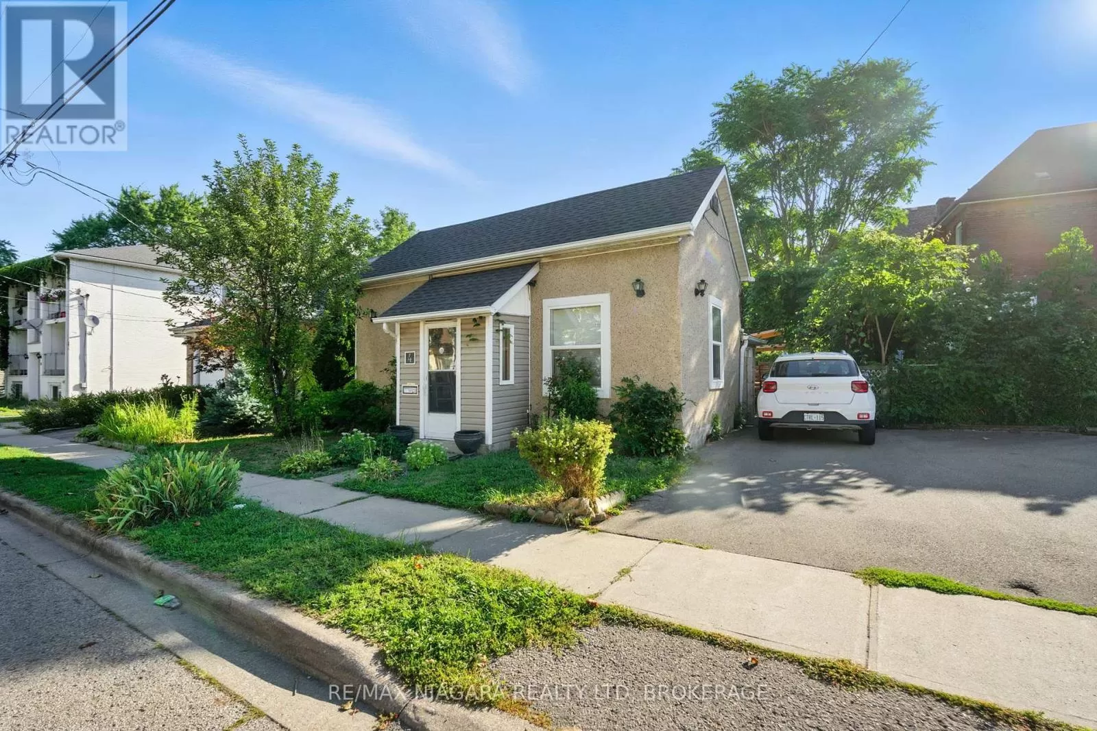 House for rent: 4 Woodland Avenue, St. Catharines, Ontario L2R 5A2