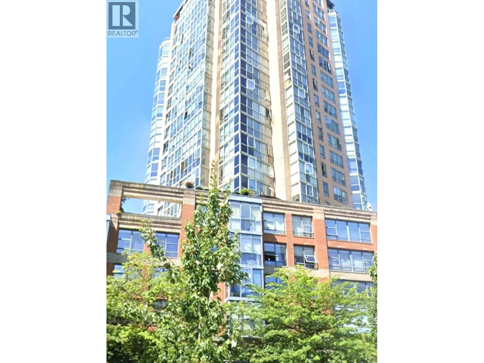 40 1200 Pacific Boulevard, Vancouver, British Columbia V6B 5Z4
