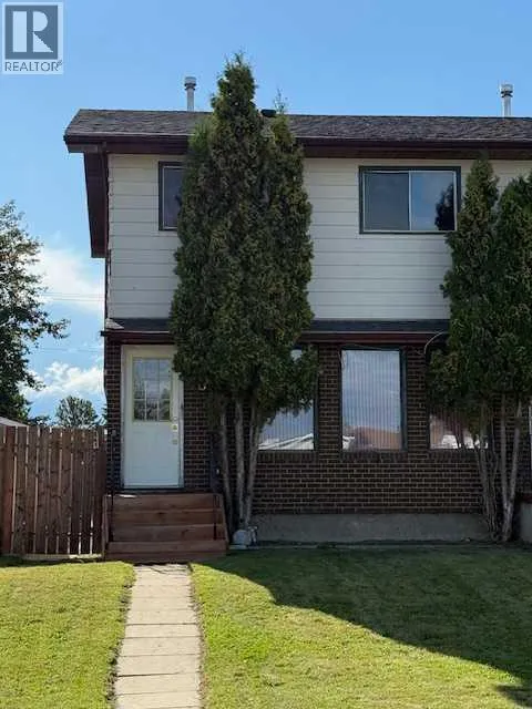 Row / Townhouse for rent: 40 Cochrane Road, Whitecourt, Alberta T7S 1C2