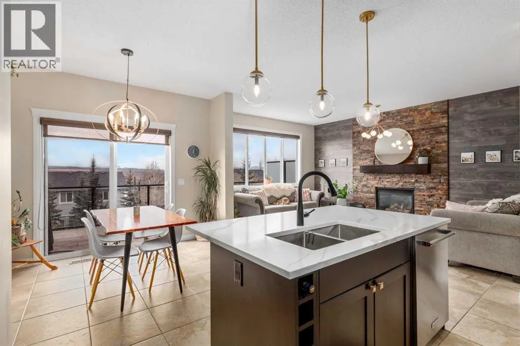 House for rent: 40 Heritage Hill, Cochrane, Alberta T4C 0l4