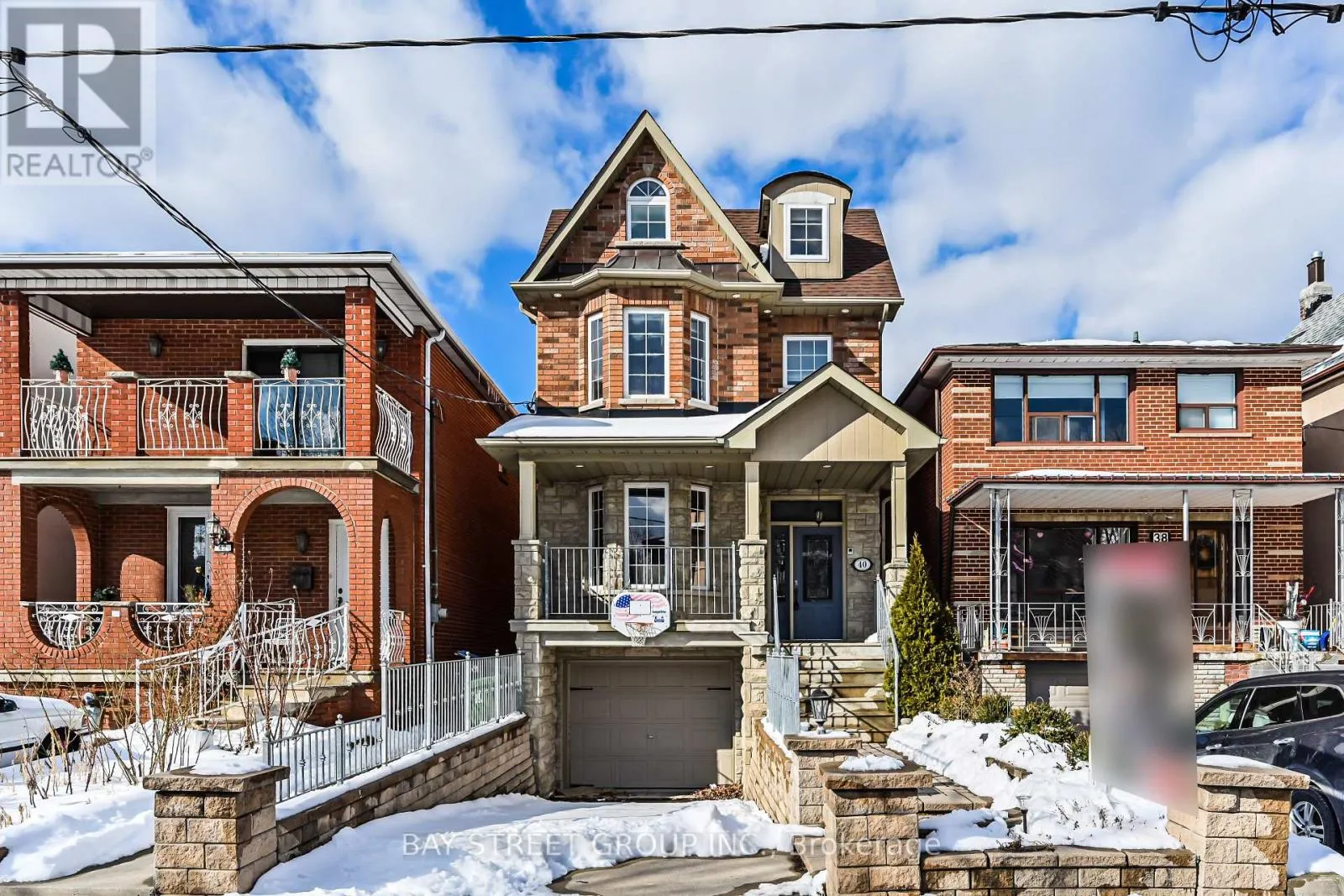 House for rent: 40 Holland Park Avenue, Toronto, Ontario M6C 1M3