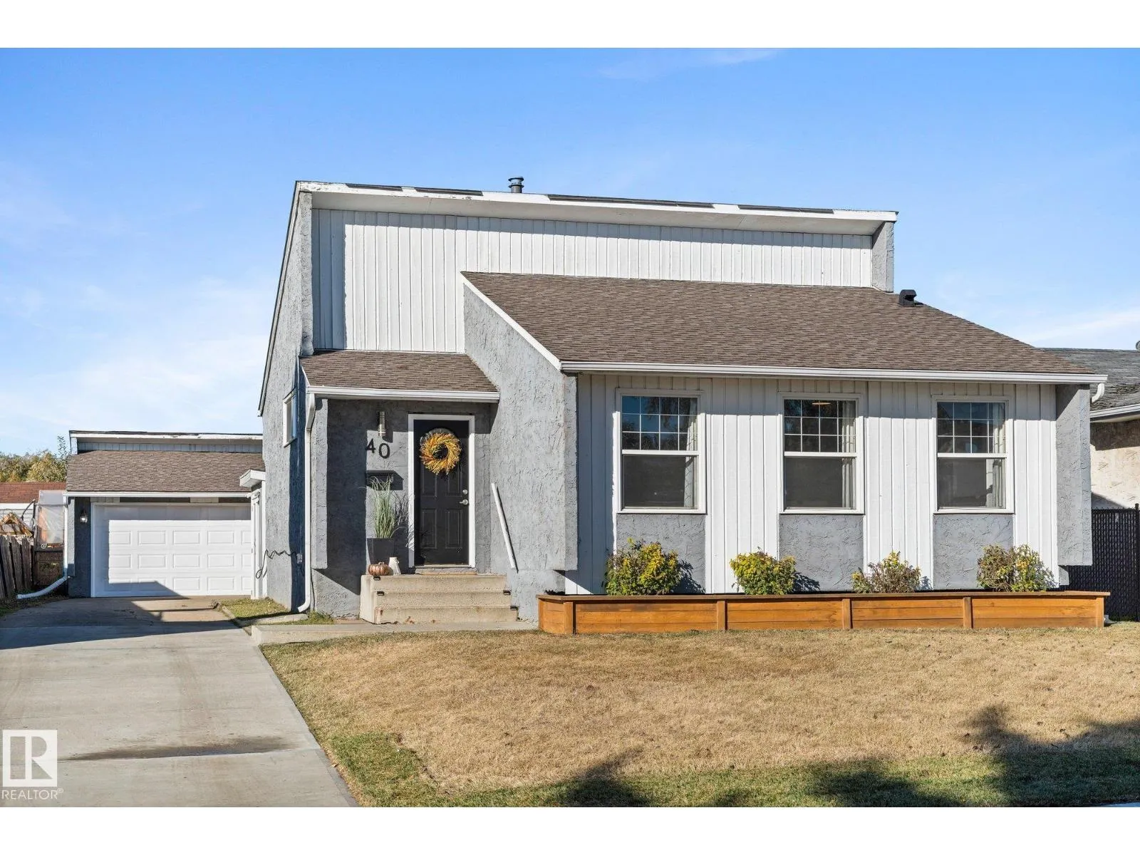 House for rent: 40 Hughes Rd Nw, Edmonton, Alberta T5A 4E2