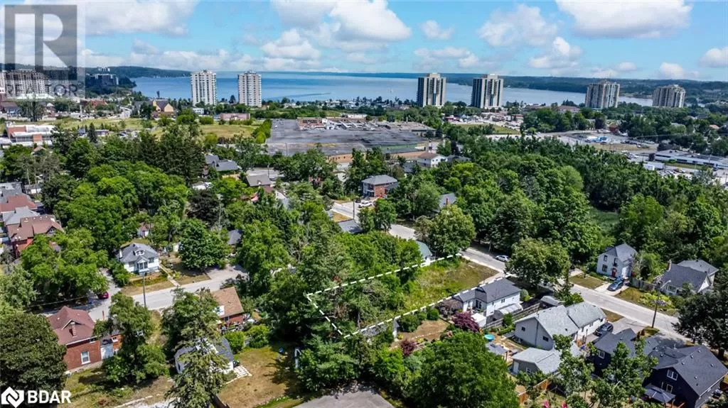 40 Perry St, Barrie, Ontario L4N 2G3