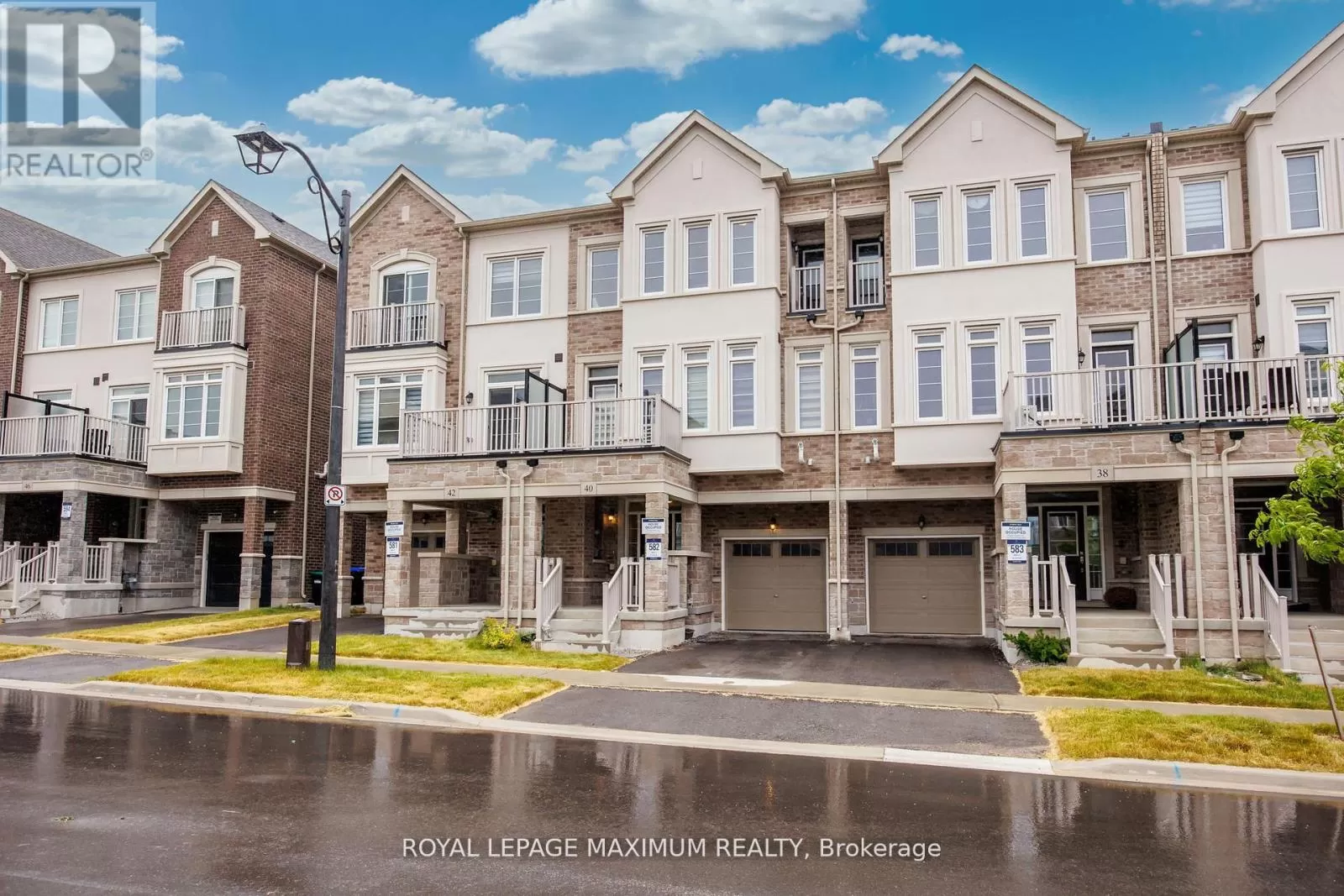 Row / Townhouse for rent: 40 Rotary Way, Bradford West Gwillimbury, Ontario L3Z 4P3