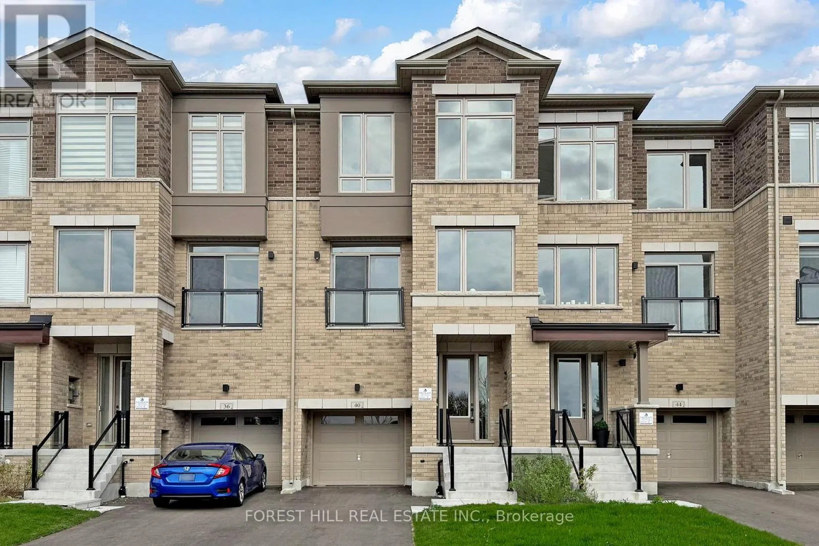 Row / Townhouse for rent: 40 Tennant Circle, Vaughan, Ontario L4H 5L5