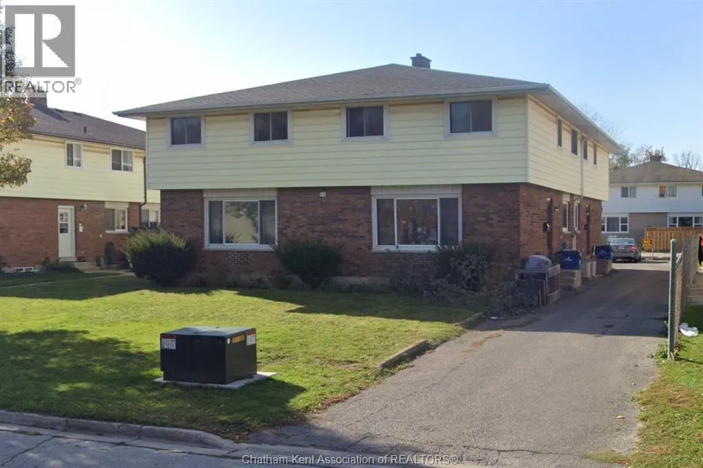 Fourplex for rent: 40 Timmins Crescent, Chatham, Ontario N7L 4E1