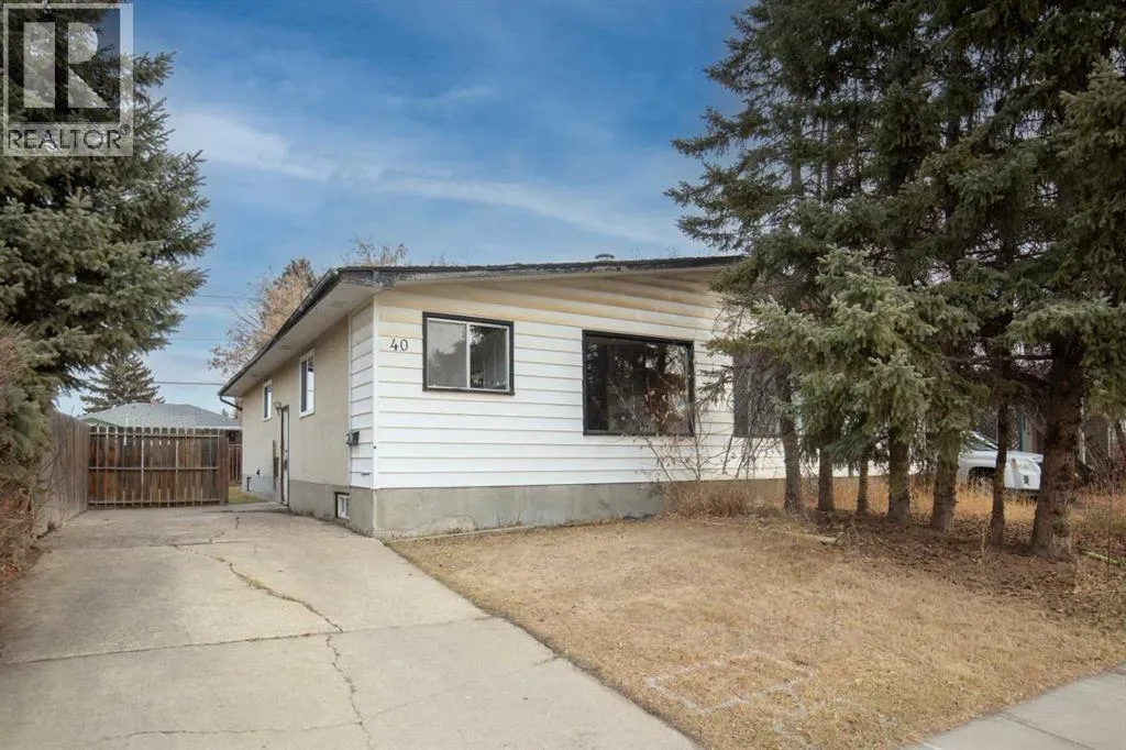 Duplex for rent: 40 Wells Street, Red Deer, Alberta T4N 5Y3