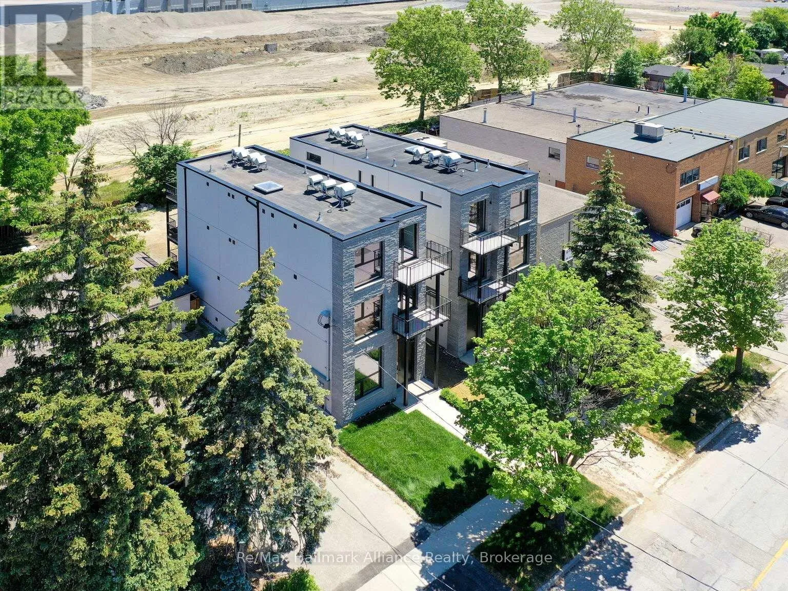 Offices for rent: 400 - 155 Thirtieth Street, Toronto, Ontario M8W 3C3