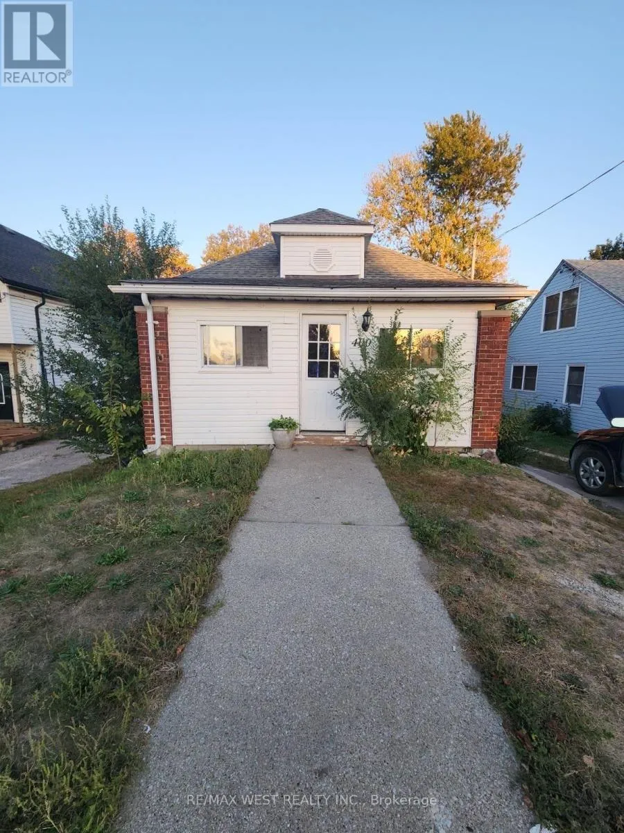 House for rent: 400 Brock Street S, Sarnia, Ontario N7T 2X2