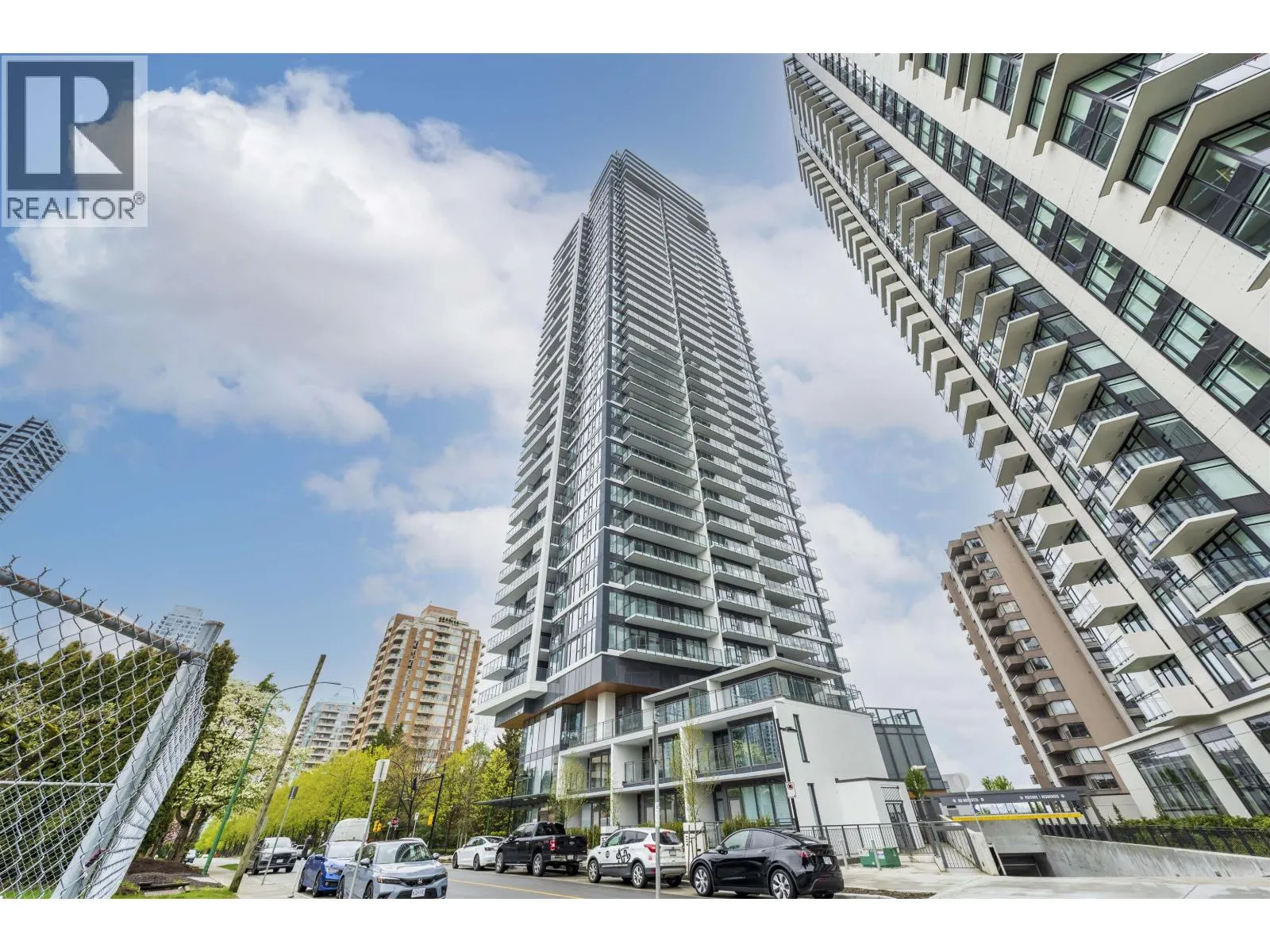 Apartment for rent: 4001 4711 Hazel Street, Burnaby, British Columbia V5H 1S5