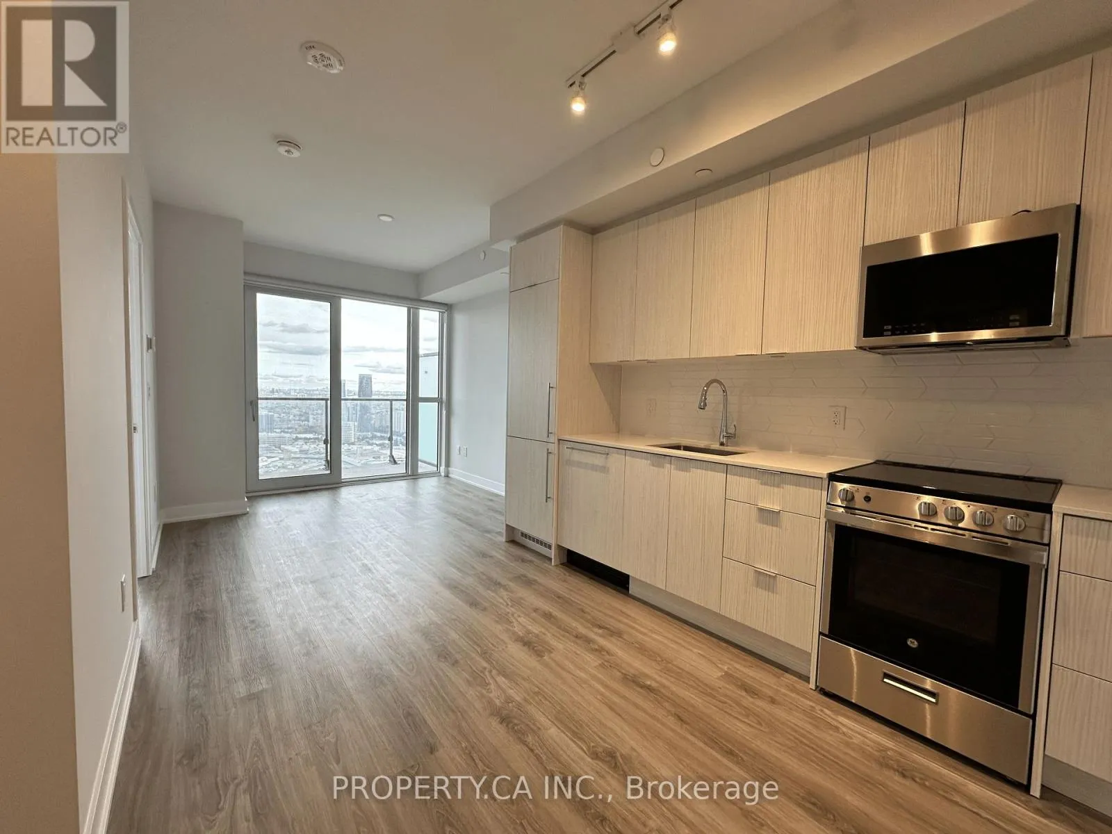 Apartment for rent: 4002 - 430 Square One Drive, Mississauga, Ontario L5B 0L6