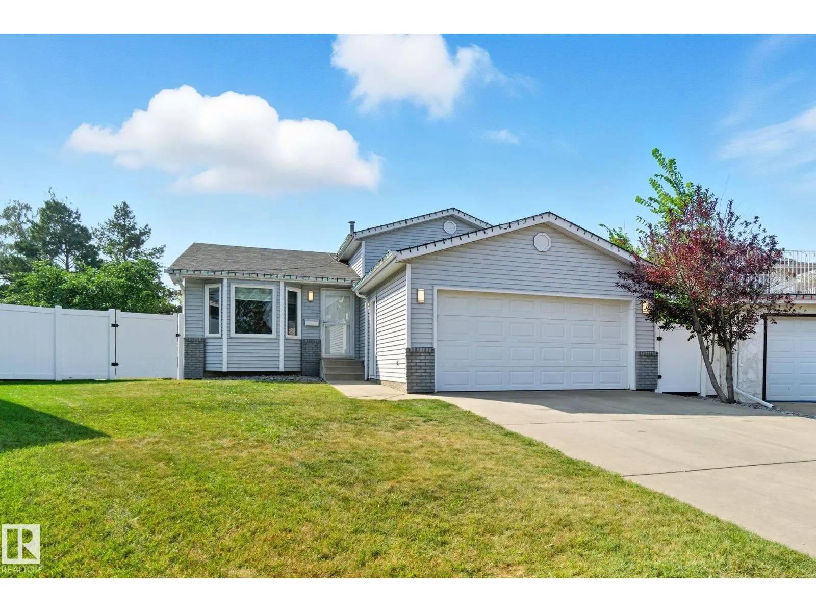 House for rent: 4003 18 Av Nw, Edmonton, Alberta T6L 3M3