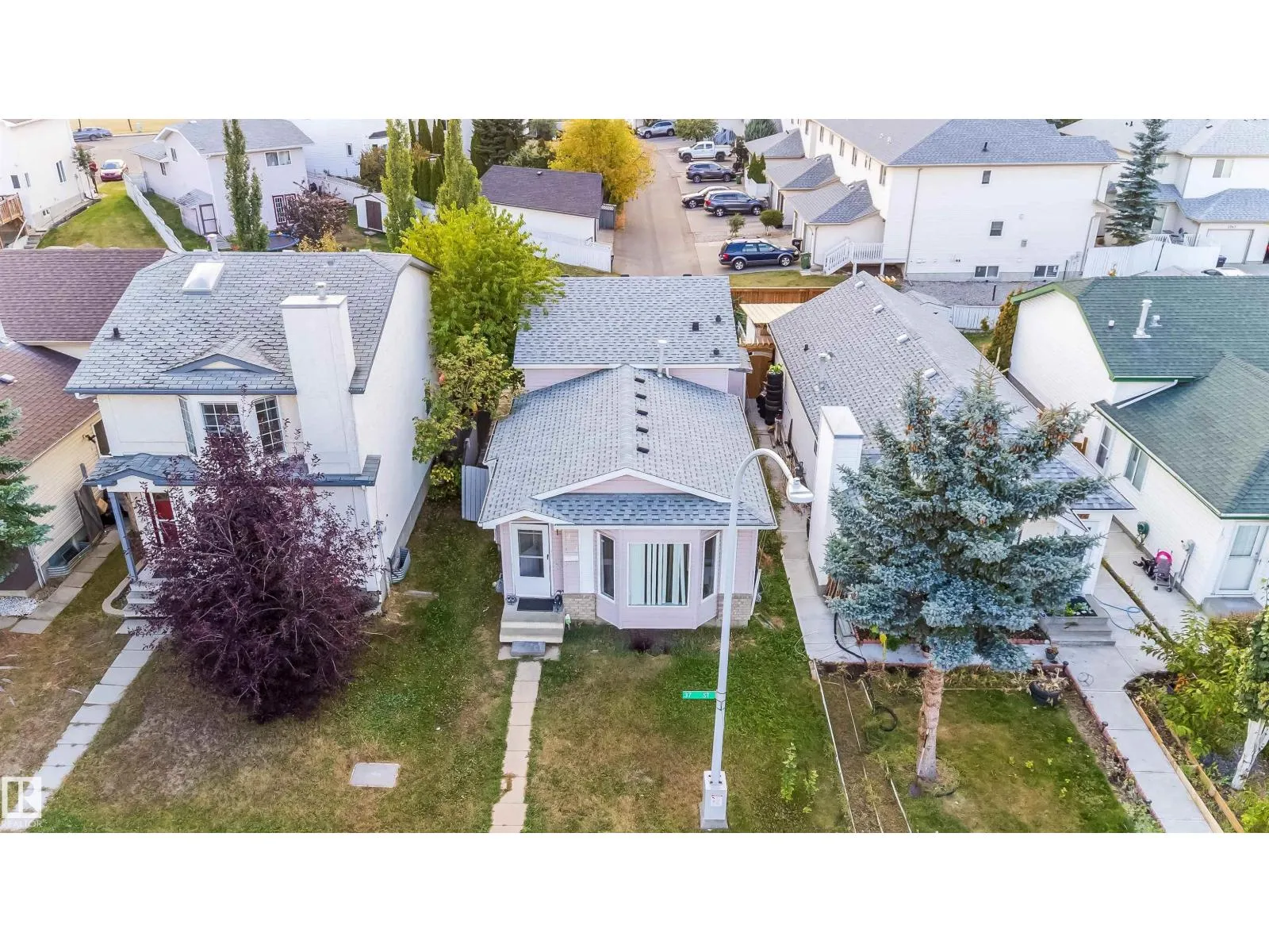 House for rent: 4004 37 St Nw, Edmonton, Alberta T6L 6M8