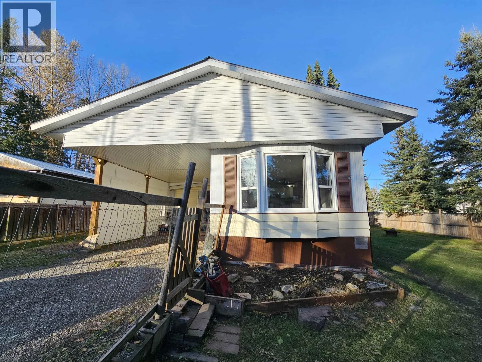 Manufactured Home/Mobile for rent: 4004 Jade Drive, Prince George, British Columbia V2K 3M2