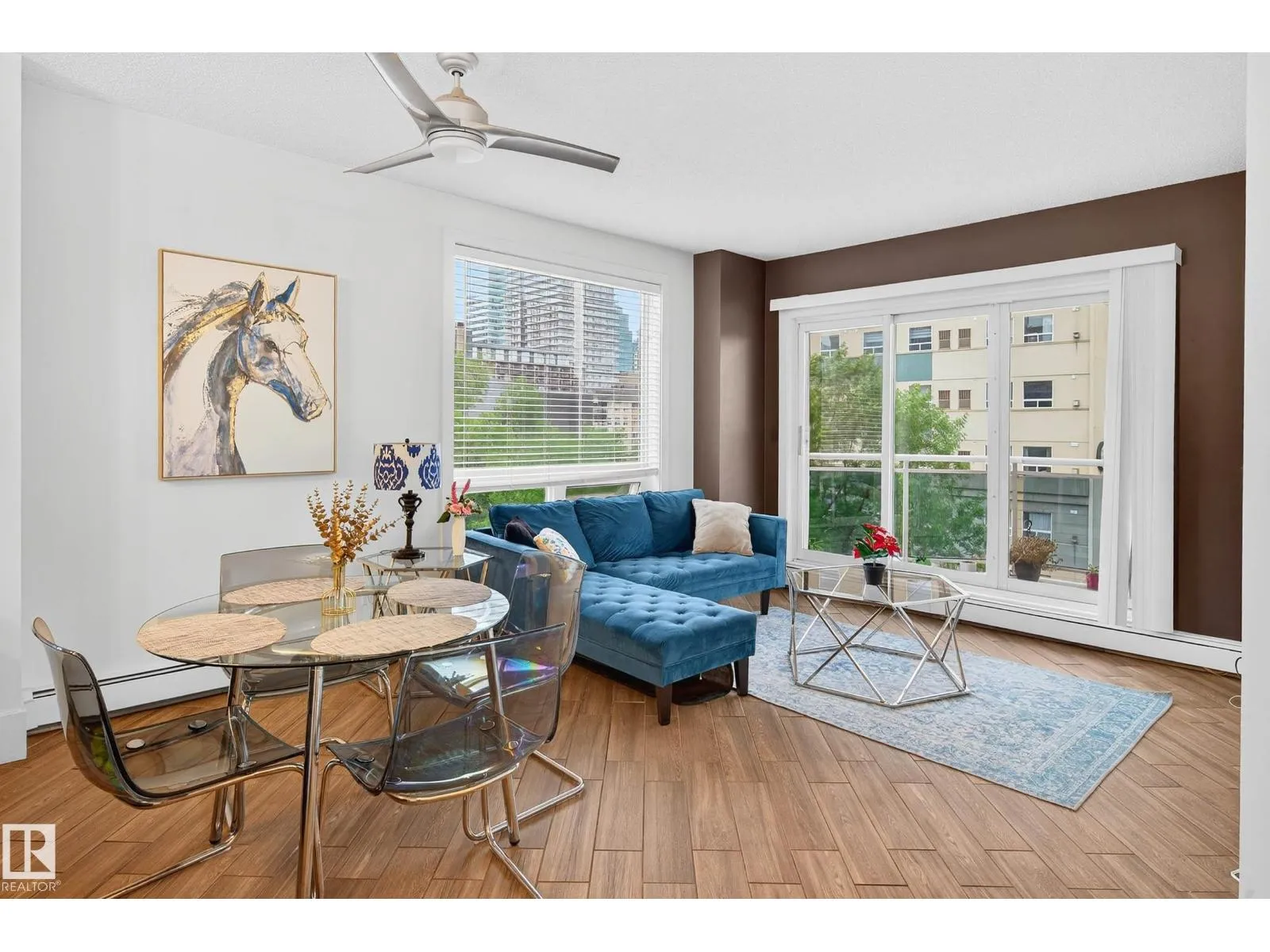 Apartment for rent: #401 10504 99 Av Nw, Edmonton, Alberta T5K 1B2