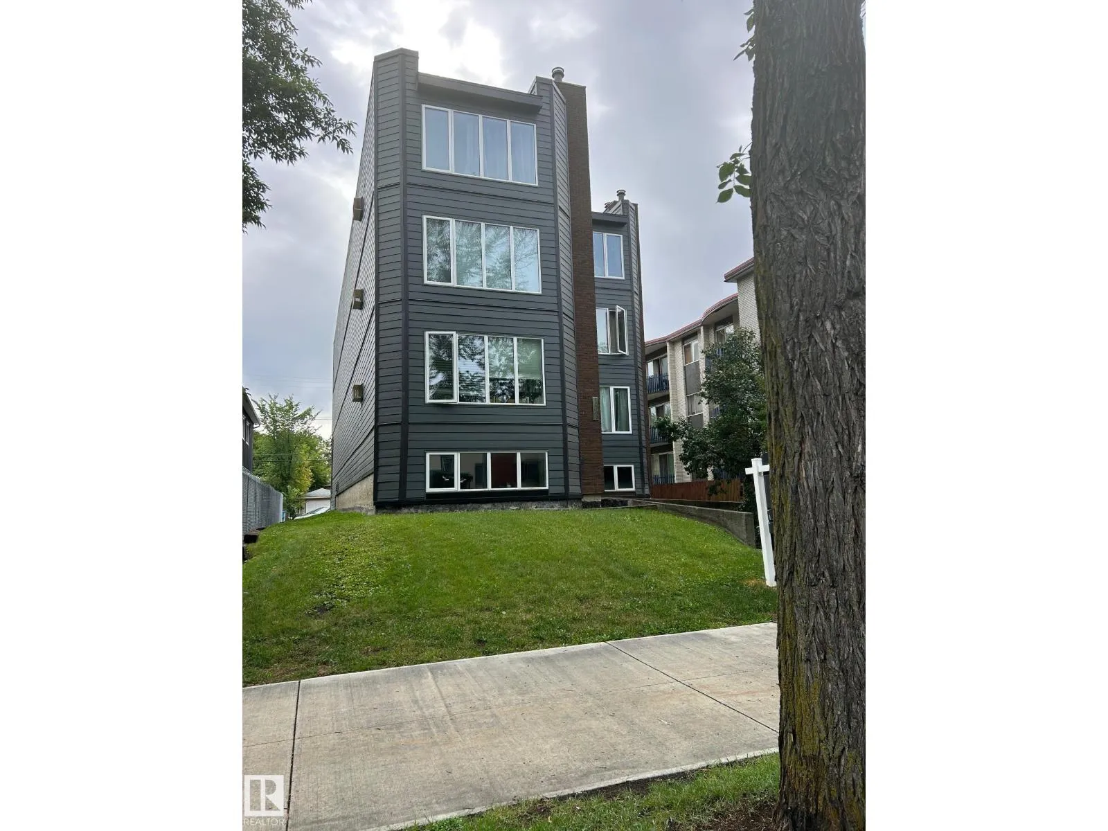 Apartment for rent: #401 10743 107 St Nw, Edmonton, Alberta T5H 2Y9