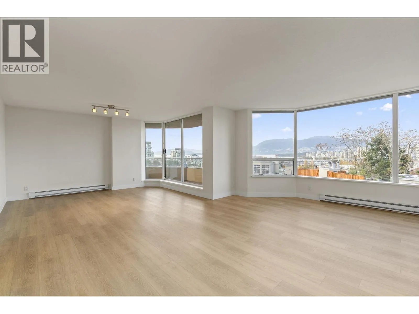 Apartment for rent: 401 1235 W Broadway, Vancouver, British Columbia V6H 1G7