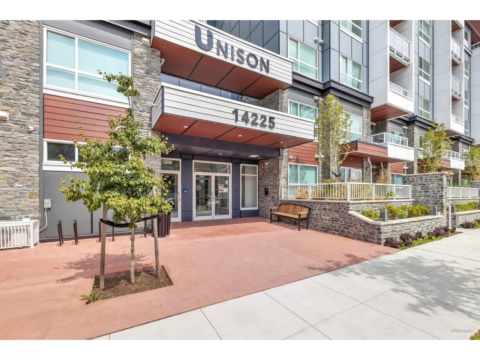 Apartment for rent: 401 14225 103a Avenue, Surrey, British Columbia V3T 0T4