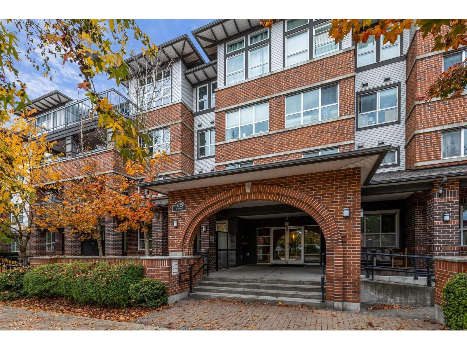 Apartment for rent: 401 18755 68 Avenue, Surrey, British Columbia V4N 0Z9