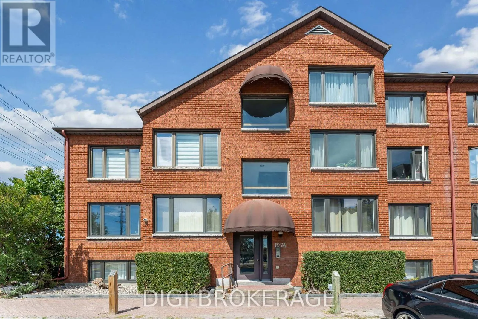 Apartment for rent: 401 - 1974 St Laurent Boulevard, Ottawa, Ontario K1G 4L5