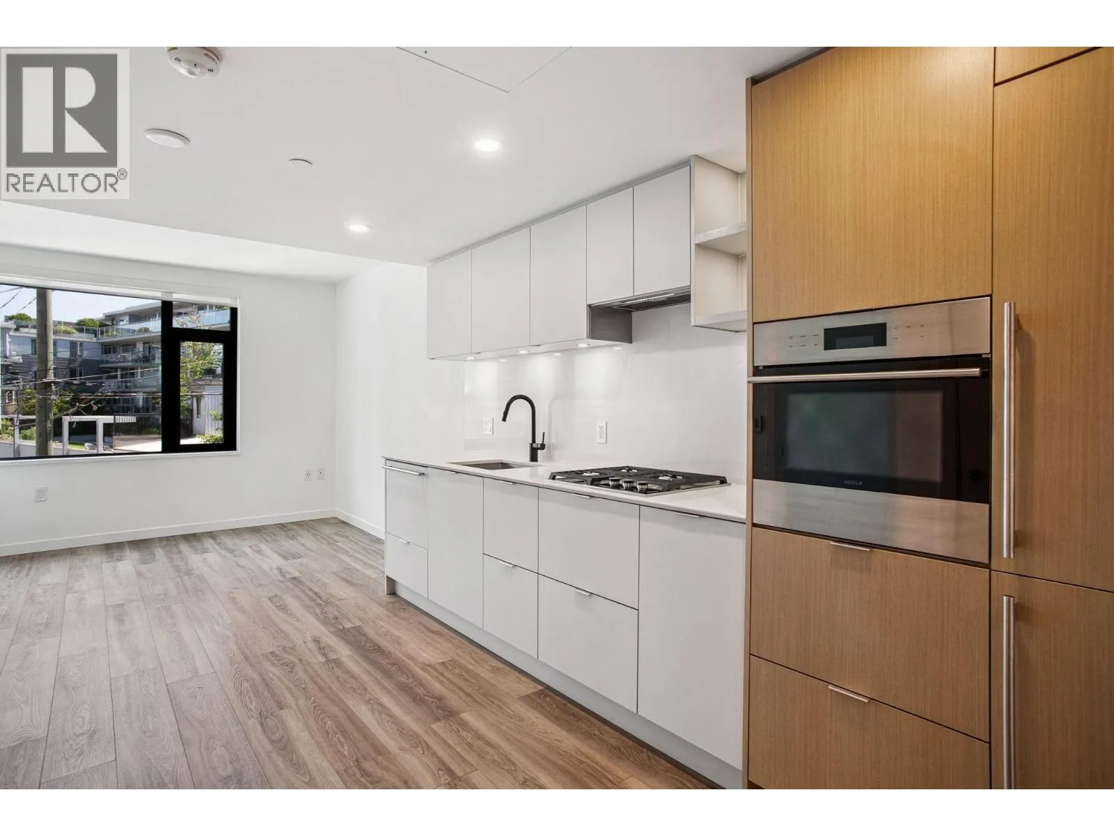 Apartment for rent: 401 210 E 5th Avenue, Vancouver, British Columbia V5T 0K1