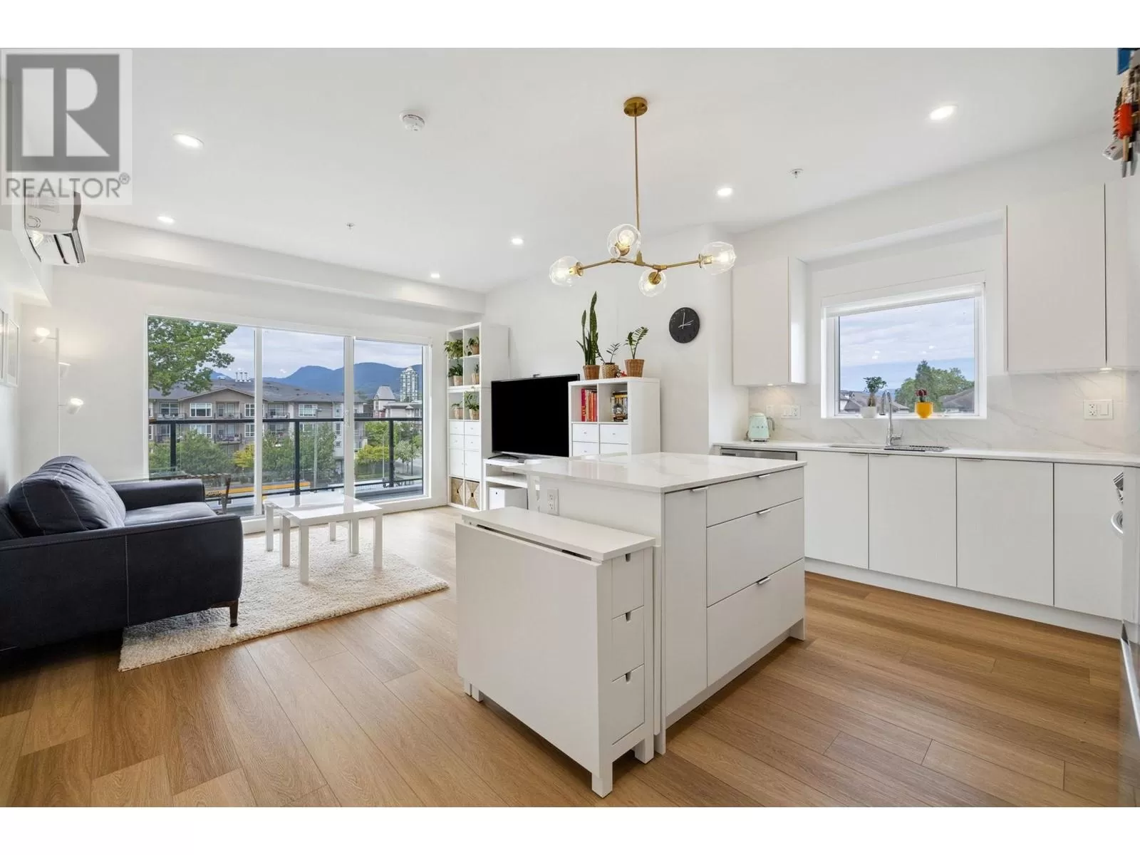 Apartment for rent: 401 2331 Kelly Avenue, Port Coquitlam, British Columbia V3C 1Y3