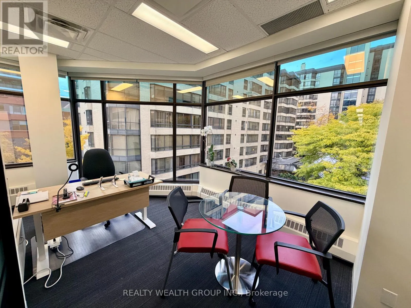 Offices for rent: 401 - 250 Dundas Street W, Toronto, Ontario M5T 2Z5