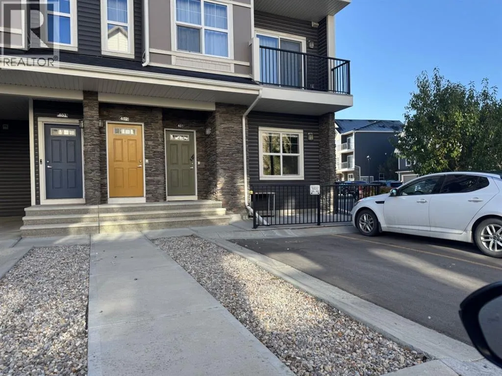 Row / Townhouse for rent: 401, 250 Fireside View, Cochrane, Alberta t4c 2m2