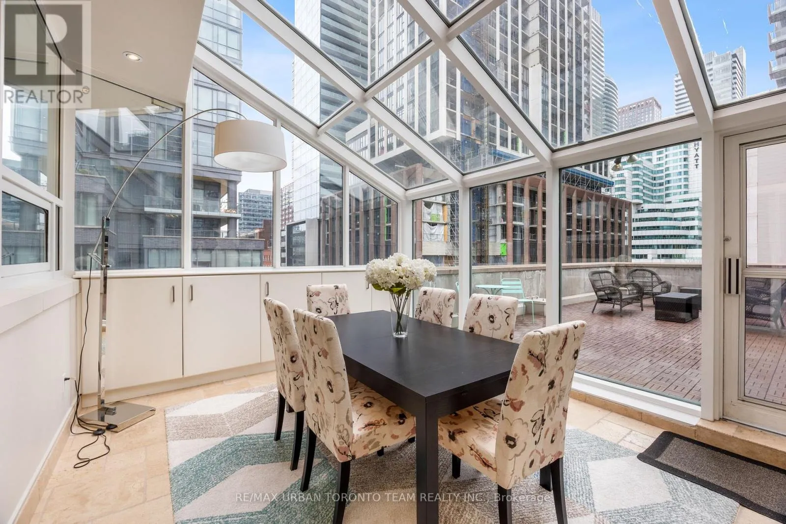 Apartment for rent: 401 - 393 King Street W, Toronto, Ontario M5V 3G8